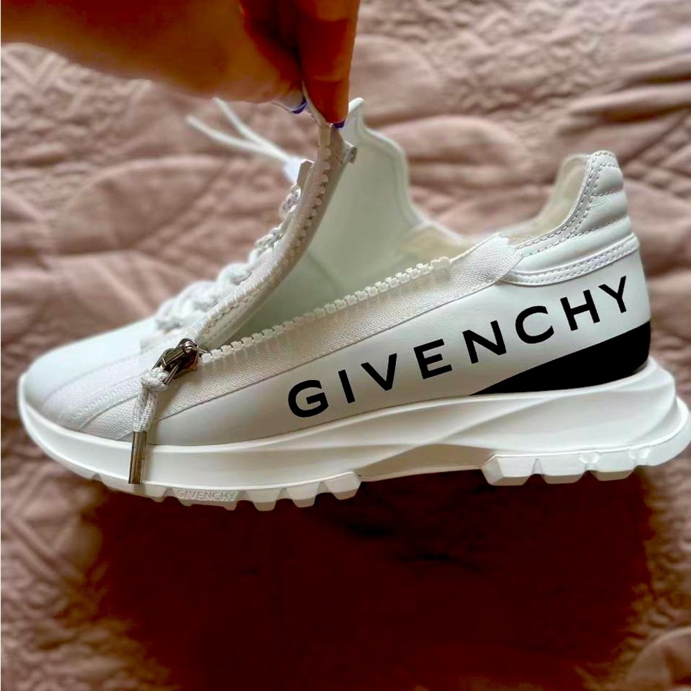 Givenchy, new collection, size 42 EU, in USA it’s 9, great sneakers, without box